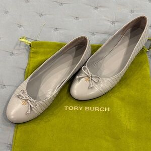 Tory Burch Light Grey Leather Quilted Ballet Flats with Gold Logo
